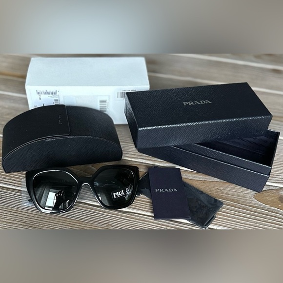 ?PRADA??NWT?PR 24XS in Black & Polarized Grey lenses